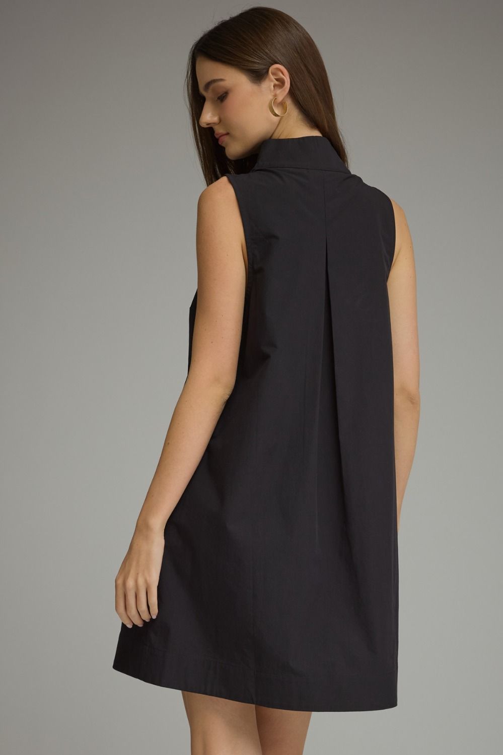 Sleeveless Black Shift Dress